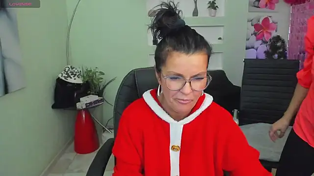 Snapshot of EricaAndPenelopa chatting on 18, 12, 2024 EricaAndPenelopa online show from 18, 12, 2024