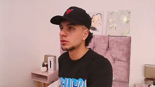 Amadeo Wild online show from 1, 2, 2025