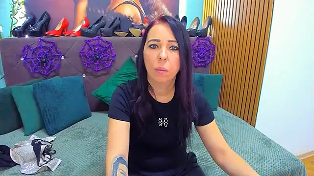 LauraSin online show from 31, 10, 2025