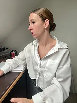 lola tentatiion online show from 10, 3, 2025