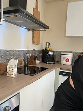 lola tentatiion online show from 9, 3, 2026