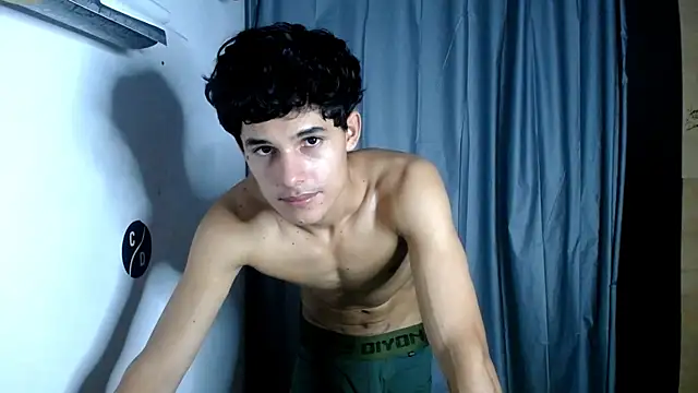 Snapshot of freddy_romas chatting on 13, 2, 2025 freddy romas online show from 13, 2, 2025