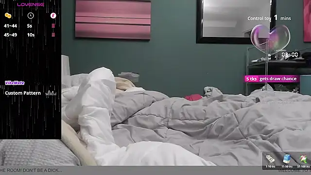 Snapshot of BondBroken chatting on 28, 10, 2025 BondBroken online show from 28, 10, 2025