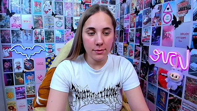 Snapshot of MiaMilas chatting on 22, 10, 2025 MiaMilas online show from 22, 10, 2025