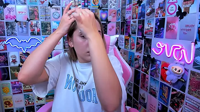 Snapshot of MiaMilas chatting on 24, 10, 2025 MiaMilas online show from 24, 10, 2025