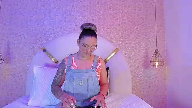 Snapshot of sophie_1 chatting on 26, 1, 2025 sophie 1 online show from 26, 1, 2025