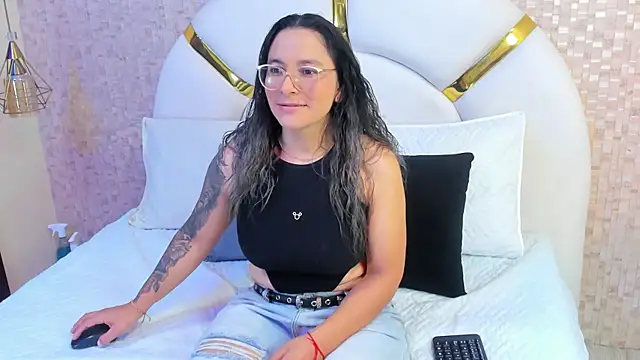 Snapshot of sophie_1 chatting on 15, 2, 2025 sophie 1 online show from 15, 2, 2025