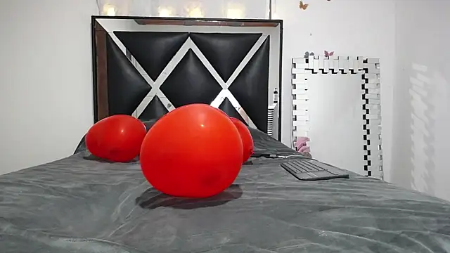 Snapshot of merlin-18 chatting on 16, 2, 2025 merlin-18 online show from 16, 2, 2025