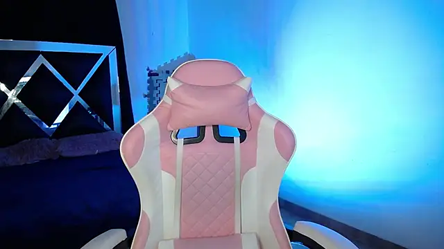 Snapshot of merlin-18 chatting on 31, 10, 2025 merlin-18 online show from 31, 10, 2025