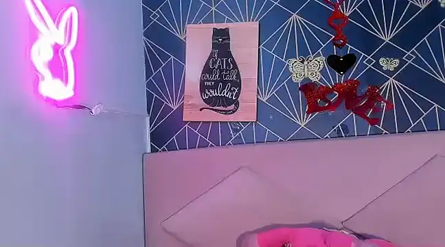 Lucy White   online show from 21, 3, 2025