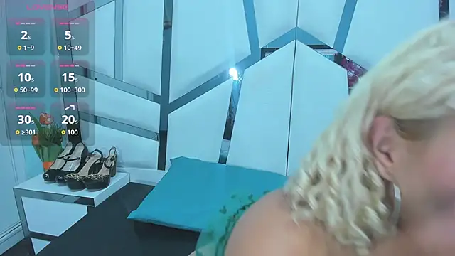 Lucy White   online show from 18, 11, 2025