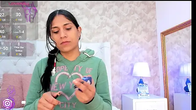 Eliza Thaylor   online show from 5, 1, 2025