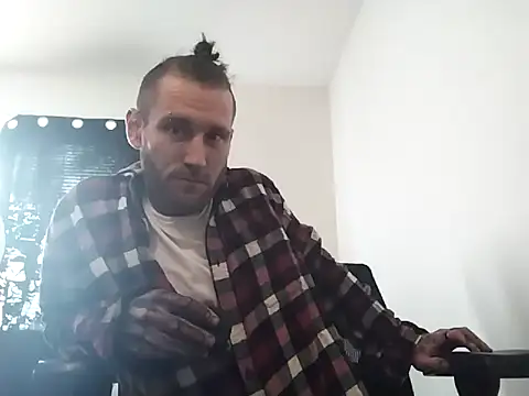 Snapshot of AlvinFoxx chatting on 8, 5, 2026 AlvinFoxx online show from 8, 5, 2026