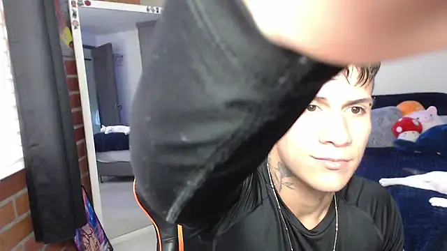Snapshot of pettergrey1 chatting on 27, 6, 2026 pettergrey1 online show from 27, 6, 2026
