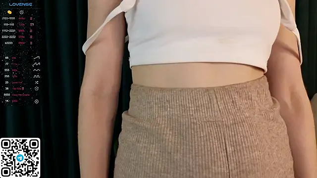 Snapshot of ElswythDecoursey chatting on 6, 1, 2025 ElswythDecoursey online show from 6, 1, 2025