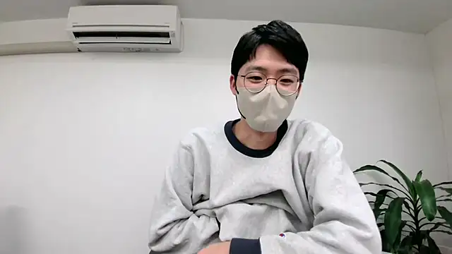 Snapshot of TakuryuJPN chatting on 24, 2, 2025 TakuryuJPN online show from 24, 2, 2025