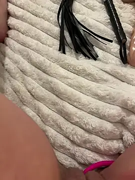 Snapshot of Sensolyss chatting on 1, 3, 2025 Sensolyss online show from 1, 3, 2025