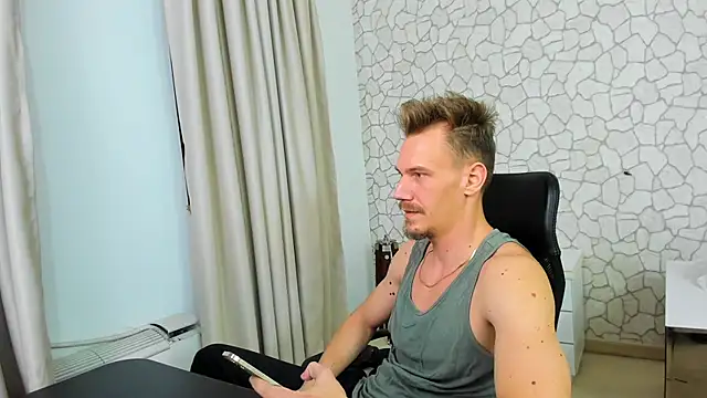 Snapshot of MateoBenjaminX chatting on 2, 2, 2025 MateoBenjaminX online show from 2, 2, 2025
