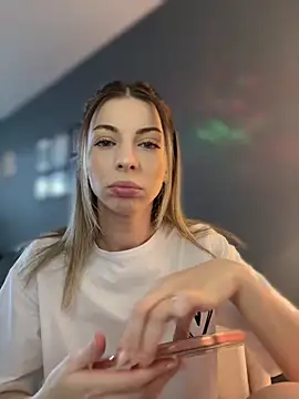 Mia Ethan online show from 27, 5, 2026