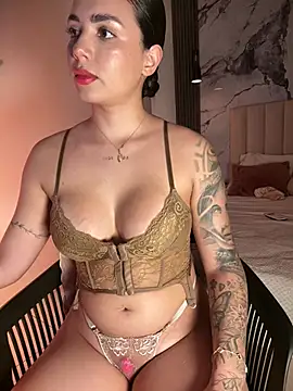 Snapshot of Pink_Jazmin chatting on 4, 7, 2026 Pink Jazmin online show from 4, 7, 2026