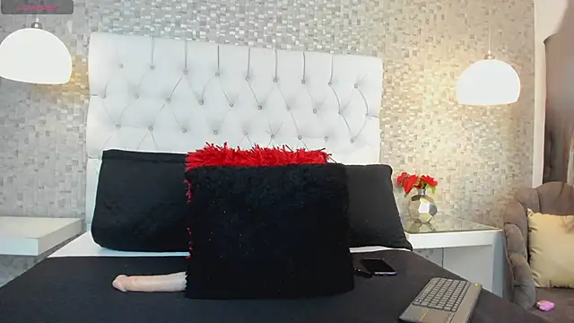 Snapshot of MonserratPeters chatting on 3, 2, 2025 MonserratPeters online show from 3, 2, 2025