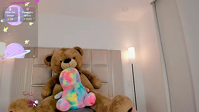 saraamiller  online show from 10, 3, 2025