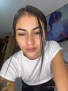 Snapshot of emilie_xx_ chatting on 27, 5, 2026 emilie xx online show from 27, 5, 2026