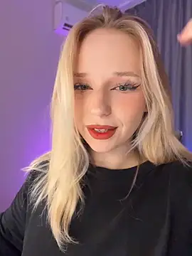 Snapshot of Eva_Millss chatting on 12, 9, 2025 Eva Millss online show from 12, 9, 2025