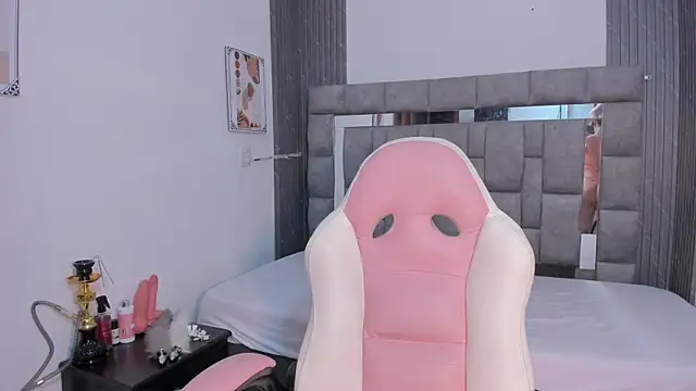 zulyjones online show from 1, 11, 2025