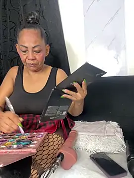 Snapshot of chiquimaturesexy chatting on 4, 4, 2026 chiquimaturesexy online show from 4, 4, 2026