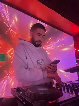 Snapshot of djtimka chatting on 5, 11, 2025 djtimka online show from 5, 11, 2025