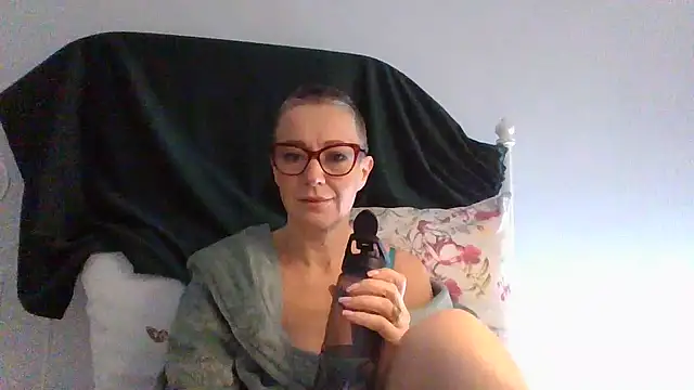 ELEGANT-ARIA36 online show from 7, 1, 2025