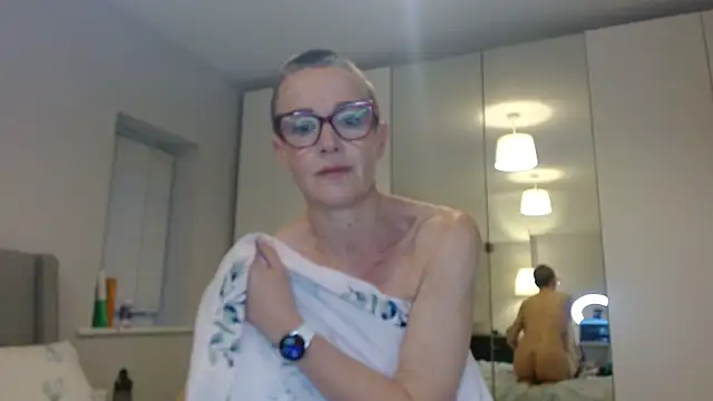 ELEGANT-ARIA36 online show from 6, 3, 2025