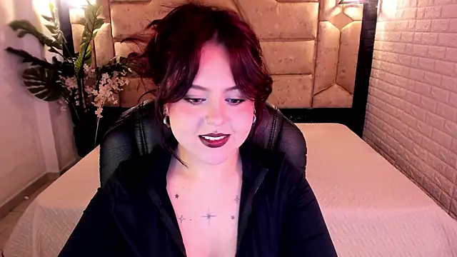 Snapshot of crimson_tati_ chatting on 8, 5, 2026 crimson tati online show from 8, 5, 2026