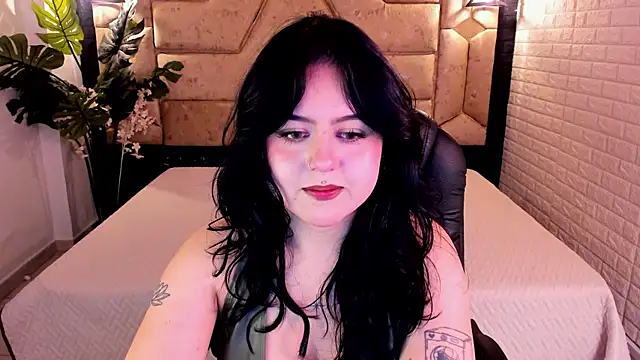 Snapshot of crimson_tati_ chatting on 5, 6, 2026 crimson tati online show from 5, 6, 2026