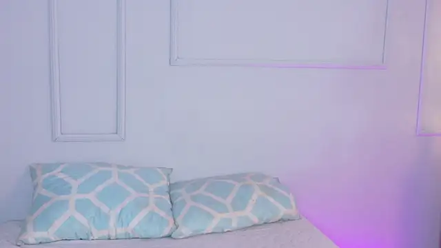 Snapshot of MiaOconner chatting on 10, 10, 2025 MiaOconner online show from 10, 10, 2025