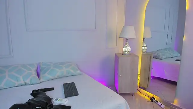 Snapshot of MiaOconner chatting on 23, 10, 2025 MiaOconner online show from 23, 10, 2025