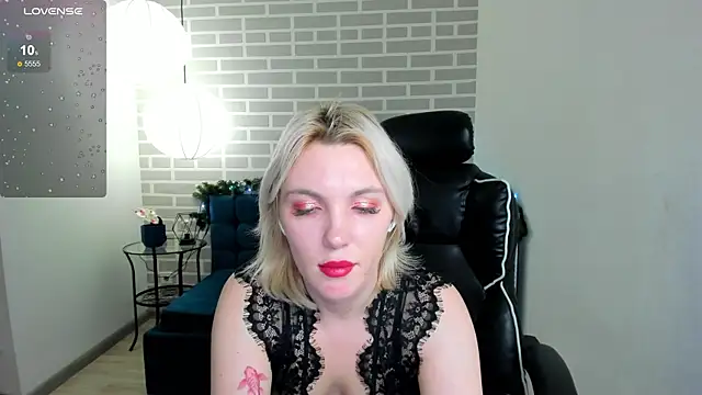 Snapshot of Fluffy_Monica chatting on 20, 12, 2024 Fluffy Monica online show from 20, 12, 2024
