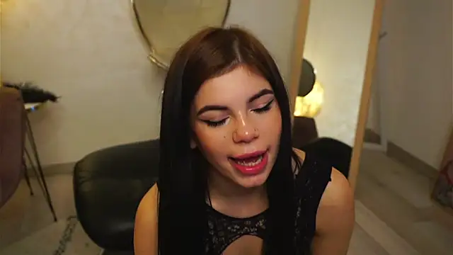 Snapshot of MiriamHazel chatting on 10, 12, 2024 MiriamHazel online show from 10, 12, 2024