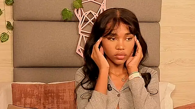 Lily Miiller online show from 23, 10, 2025