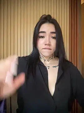 Nickiiiii online show from 4, 10, 2025