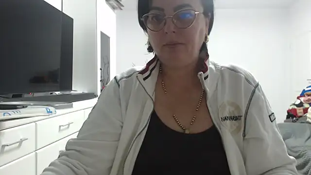 Amandamuller1982 online show from 6, 11, 2025