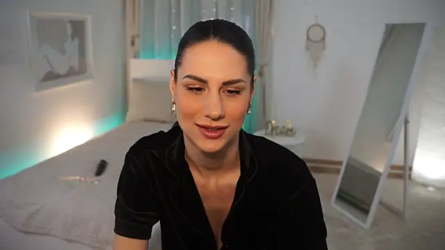 ZoeeZolton online show from 1, 1, 2025