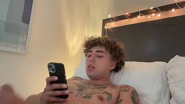 Snapshot of Youngjoshy chatting on 22, 12, 2024 Youngjoshy online show from 22, 12, 2024