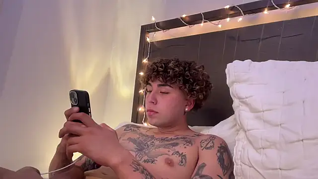 Snapshot of Youngjoshy chatting on 25, 12, 2024 Youngjoshy online show from 25, 12, 2024