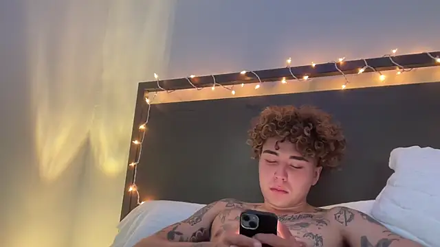 Snapshot of Youngjoshy chatting on 25, 12, 2024 Youngjoshy online show from 25, 12, 2024