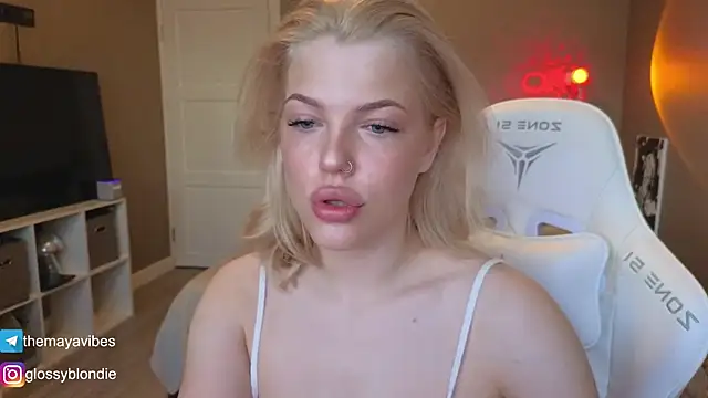 Maya Rave online show from 10, 4, 2026