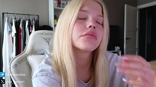 Snapshot of Maya_Rave chatting on 5, 7, 2026 Maya Rave online show from 5, 7, 2026