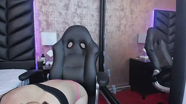 HazelMoret online show from 15, 1, 2025