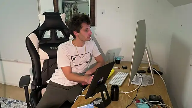 Snapshot of Dylansd chatting on 19, 12, 2024 Dylansd online show from 19, 12, 2024